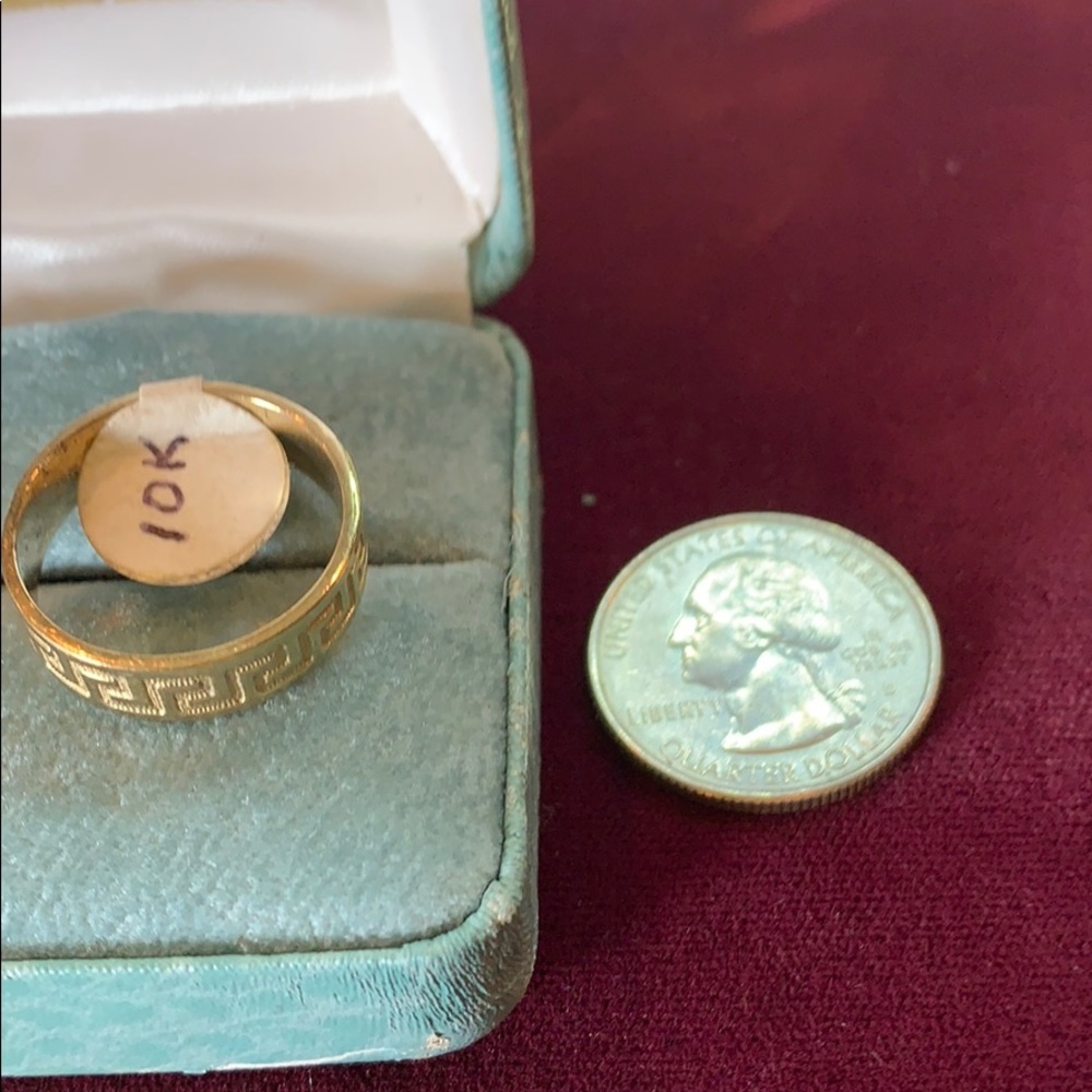 Gold ring - Picture 2 of 2